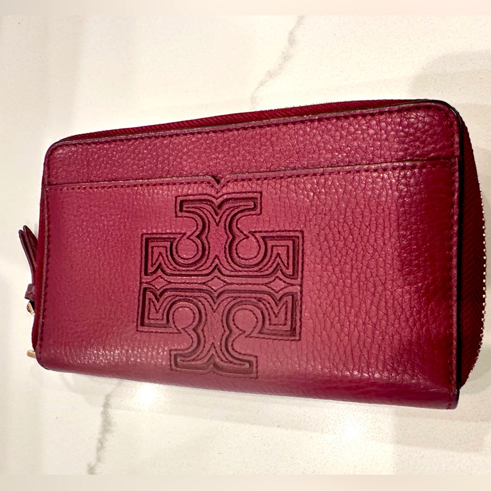TORY BIRCH EUC ZIPPY WALLET